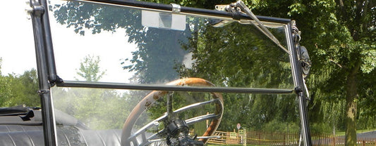 De geschiedenis van autoglas, van gevaarlijk tot hightech